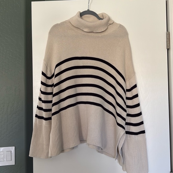 Gap 24/7 Split-Hem Turtleneck Sweater - Picture 2 of 4